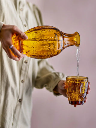 Karafset glas bruin Theon 1,1L van Bloomingville, toegepast in een sfeervolle interieursetting