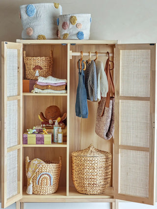 Kast hout nature Marikka 150cm van Bloomingville, aan de achterzijde met constructie zichtbaar
