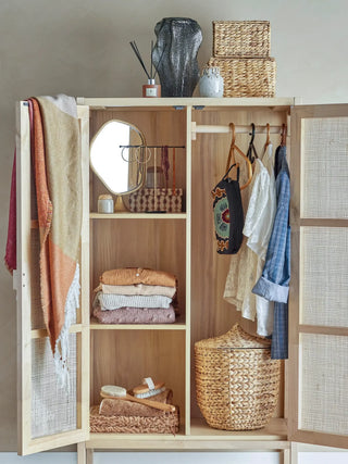 Kast hout nature Marikka 150cm van Bloomingville, toegepast in een sfeervolle interieursetting