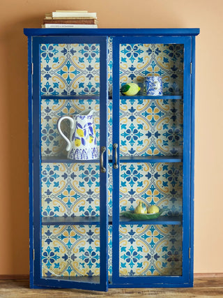 Kast vurenhout blauw Hazem van Bloomingville, toegepast in een sfeervolle interieursetting