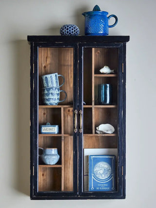 Kast vurenhout zwart Hazem 50x80cm van Bloomingville, toegepast in een sfeervolle interieursetting