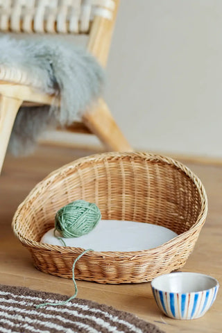 Kattenmand rotan nature Tille van Bloomingville, toegepast in een sfeervolle interieursetting