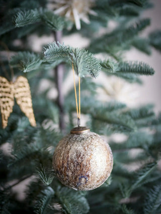 Kerstbal glas brons Nany van Bloomingville, toegepast in een sfeervolle interieursetting