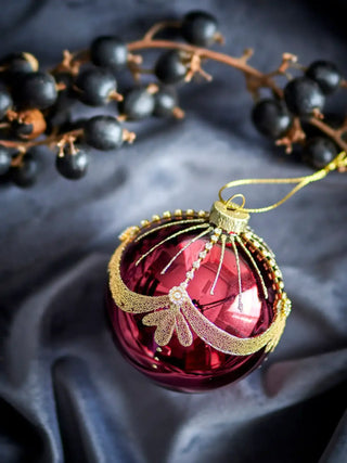 Kerstballen glas rood Suman 8cm - 2 stuks van Bloomingville, toegepast in een sfeervolle interieursetting