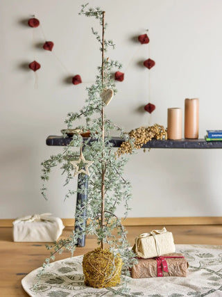 Kerstboom Vita 120cm van Bloomingville, toegepast in een sfeervolle interieursetting