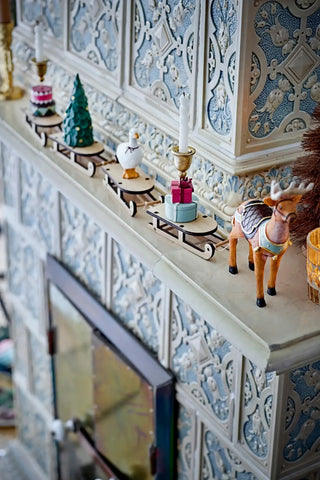 Kerstdecoratie polyresin groen Dasher van Bloomingville, toegepast in een sfeervolle interieursetting