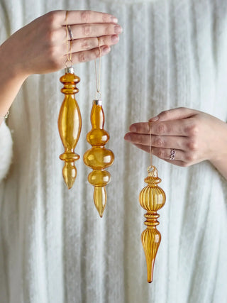 Kerstornament glas goud Auralia - set van 3 van Bloomingville, toegepast in een sfeervolle interieursetting