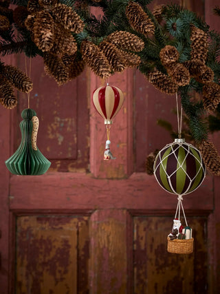 Kerstornament glas rood Hettie 23cm van Bloomingville, in een gestileerde detailopstelling