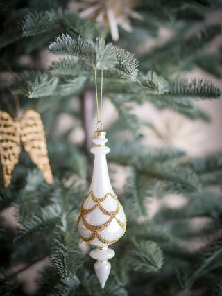 Kerstornament glas wit Hisar van Bloomingville, toegepast in een sfeervolle interieursetting
