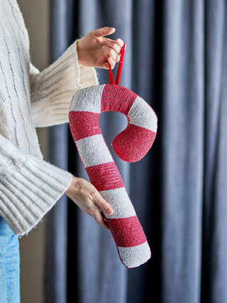 Kerstornament rood kunai 43cm van Bloomingville, toegepast in een sfeervolle interieursetting