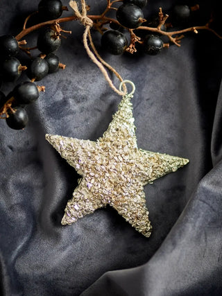 Kerstster metaal goud sarika 15cm van Bloomingville, toegepast in een sfeervolle interieursetting