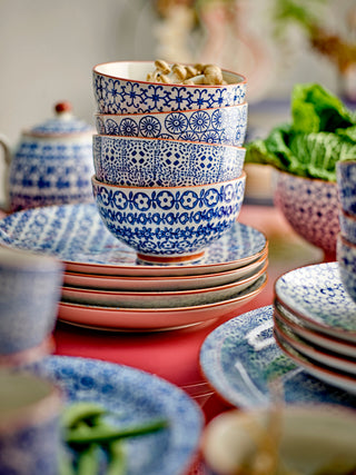 Kommen aardewerk blauw Karine - set van 4 van Bloomingville, toegepast in een sfeervolle interieursetting