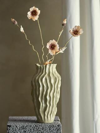 Kunstbloem klaproos naturel 104cm van Bloomingville, in een gestileerde detailopstelling
