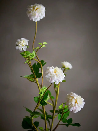 Kunstbloem tak polyester wit chrysant van Bloomingville, in een gestileerde detailopstelling