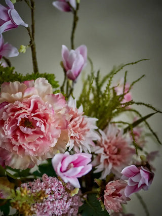 Kunstboeket roze Breeze van Bloomingville, in een gestileerde detailopstelling