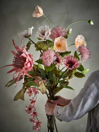 Kunstboeket roze Dust Bouquet van Bloomingville, toegepast in een sfeervolle interieursetting
