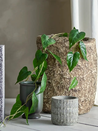 Kunstplant groen anthurium 117cm van Bloomingville, toegepast in een sfeervolle interieursetting