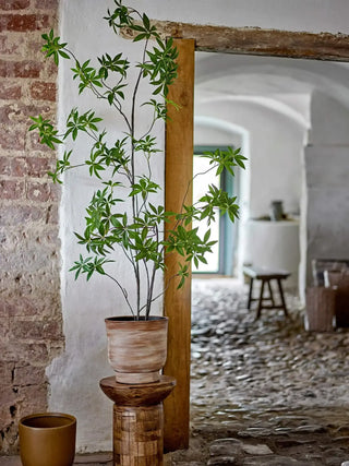 Kunstplant groen Palmatum 160cm van Bloomingville, toegepast in een sfeervolle interieursetting