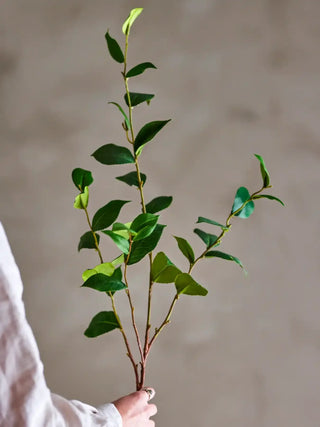 Kunsttak eucalyptus groen 110cm van Bloomingville, toegepast in een sfeervolle interieursetting