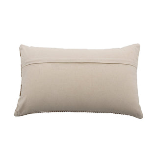 Kussen Cinta naturel 30×50 cm van Bloomingville, schuin bekeken met vorm en afwerking zichtbaar