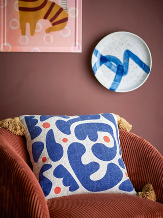 Kussen gerecycled katoen blauw Eviaya 45x45cm van Bloomingville, toegepast in een sfeervolle interieursetting