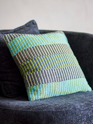 Kussen groen gerecycled katoen Isnel 45x45cm van Bloomingville, toegepast in een sfeervolle interieursetting