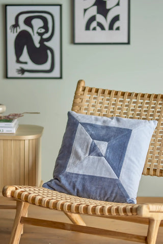 Kussen katoen blauw Aban 45x45cm van Bloomingville, aan de achterzijde met stof en afwerking zichtbaar