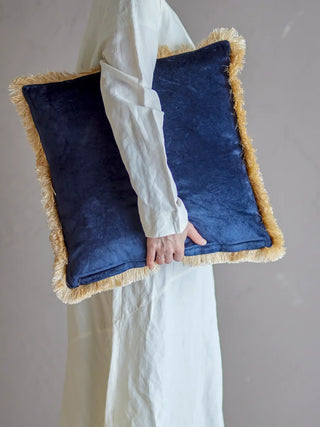 Kussen viscose blauw Eydis 45x45cm van Bloomingville, in een gestileerde detailopstelling