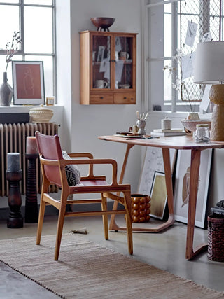 Lounge chair leer bruin Ollie van Bloomingville, in een gestileerde detailopstelling