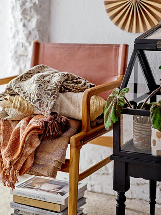Lounge chair leer bruin Ollie van Bloomingville, toegepast in een sfeervolle interieursetting