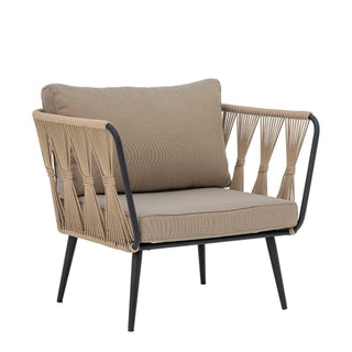 Lounge chair metaal bruin Pavone van Bloomingville, schuin bekeken met vorm en afwerking zichtbaar