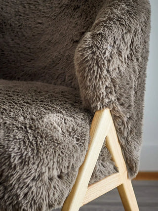 Loungestoel bruin Camino van Bloomingville, met vorm en productdetails duidelijk zichtbaar