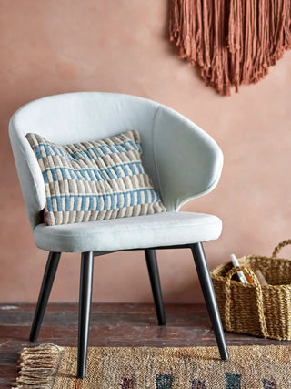 Loungestoel polyester naturel Loon van Bloomingville, van opzij met verhoudingen en constructie zichtbaar