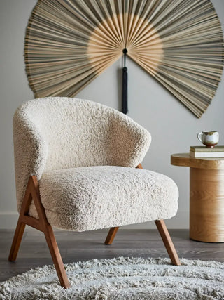 Loungestoel rubberwood beige camino van Bloomingville, toegepast in een sfeervolle interieursetting