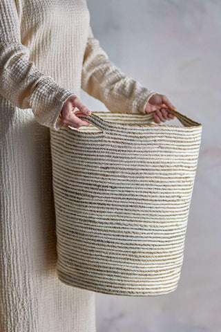 Mand jute wit Selena van Bloomingville, toegepast in een sfeervolle interieursetting