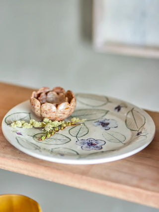 Marlem dienblad met kleine hapjes op een houten tafel