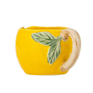 Melkkan aardewerk geel Limone - 330ml van Bloomingville, schuin bekeken met vorm en afwerking zichtbaar