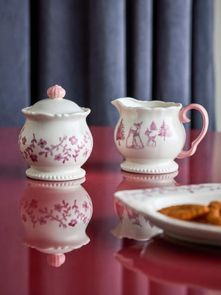 Melkkan en suikerschaal roze Wonderland van Bloomingville, toegepast in een sfeervolle interieursetting