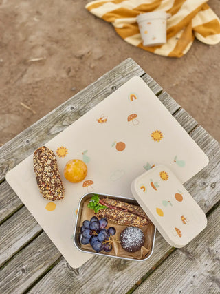 Agnes lunchbox roestvrij staal naturel van Bloomingville Mini, in een gestileerde detailopstelling