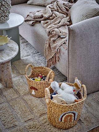 Agnes mandenset waterhyacint naturel 32cm van Bloomingville Mini, toegepast in een sfeervolle interieursetting