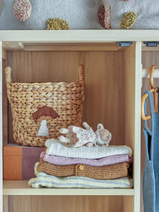 Agnes mandenset waterhyacint naturel 32cm van Bloomingville Mini, geplaatst in een ruimtelijke woonomgeving