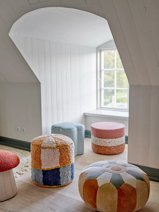 Agnes poef katoen bruin 50cm van Bloomingville Mini, toegepast in een sfeervolle interieursetting
