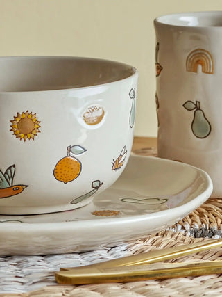 Agnes serviesset aardewerk naturel van Bloomingville Mini, in een gestileerde productopstelling