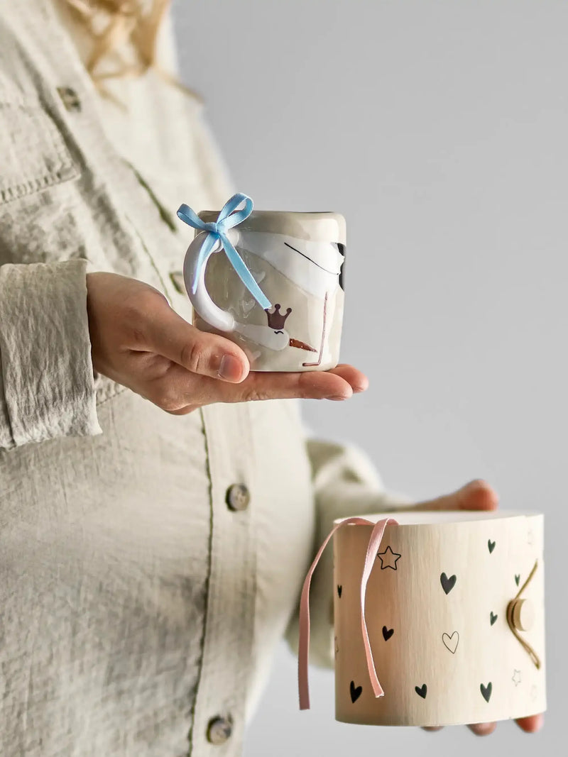 Bambino beker aardewerk beige van Bloomingville Mini, toegepast in een sfeervolle interieursetting