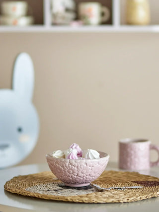 Benji schaal aardewerk roze 14cm van Bloomingville Mini, toegepast in een sfeervolle interieursetting