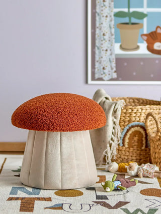 Bertil poef polyester rood 37cm van Bloomingville Mini, toegepast in een sfeervolle interieursetting