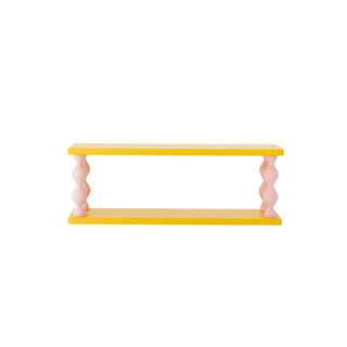 Bibiola rek hout geel van Bloomingville Mini, met materiaal en structuur van dichtbij zichtbaar