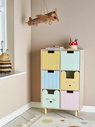 Calle boekenkast paulowniahout multicolor 88cm van Bloomingville Mini, schuin van voren met vorm en afwerking zichtbaar