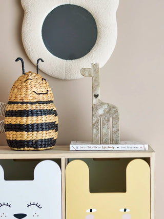 Camy beeld marmer beige 25cm van Bloomingville Mini, toegepast in een sfeervolle interieursetting