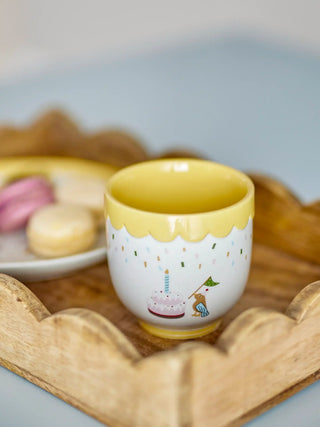 Celebrate beker aardewerk geel - 150ml van Bloomingville Mini, in een gestileerde productopstelling